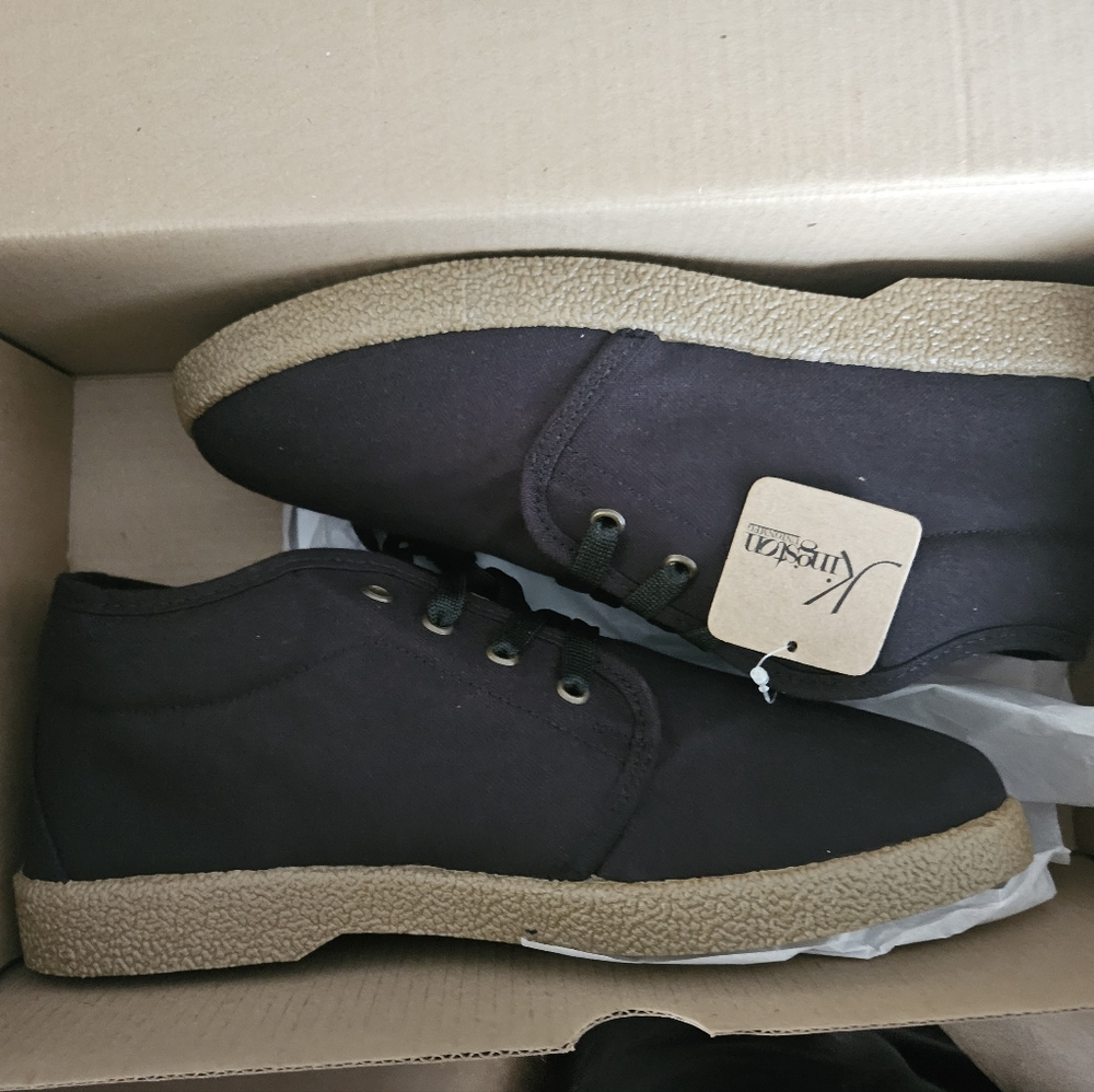 Kingston Chukka Winos size 10
